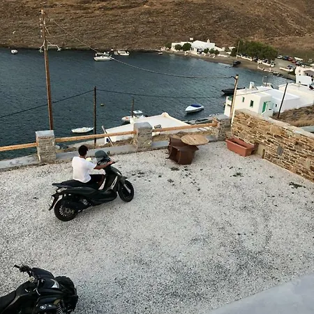 St.irina Mesonette Kythnos